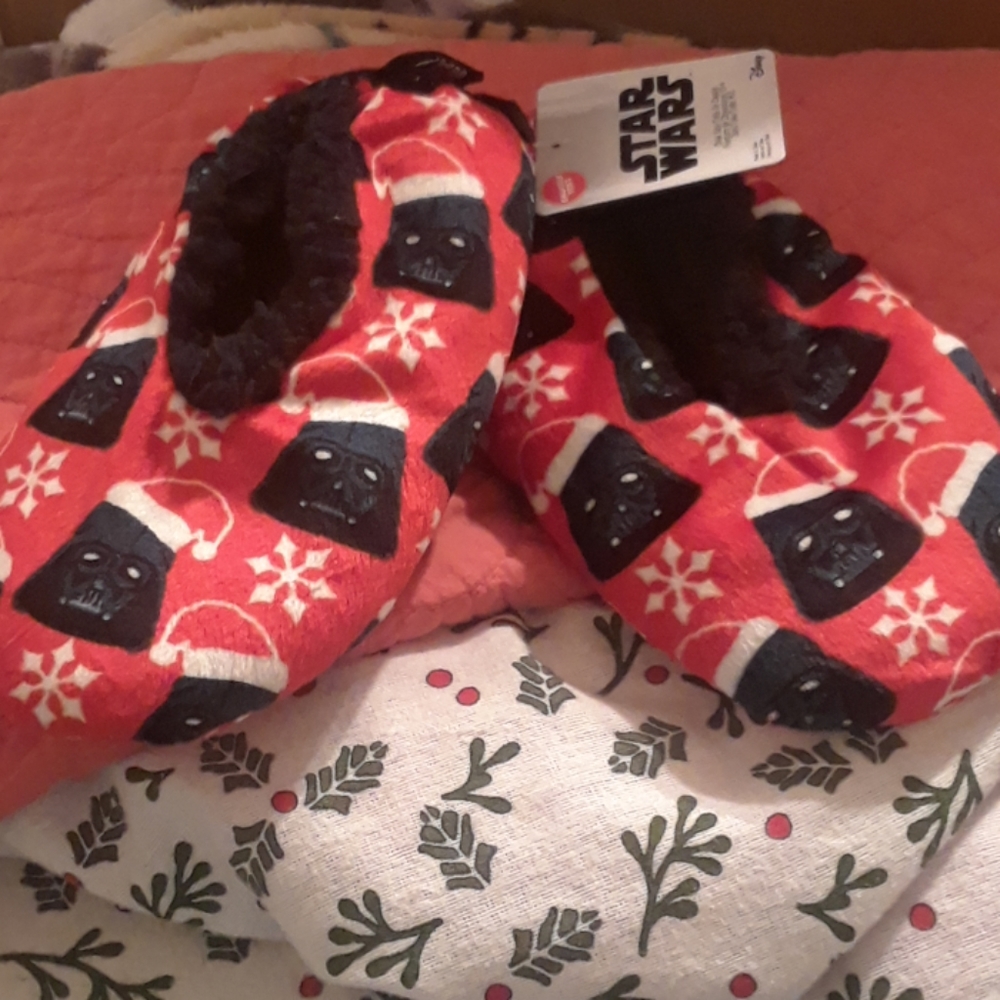 Star Wars New Child's M/L Snuggle Toes Slippers - Picture 2 of 4